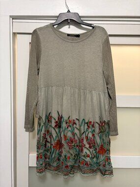 Ladies Radzoli sz L Embroirdered FLoral Tunic Shirt Neutral Fall  EUC